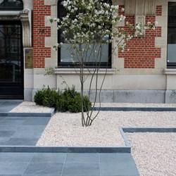 bedrijfstuin-voortuin-berchem-modern-hardsteen